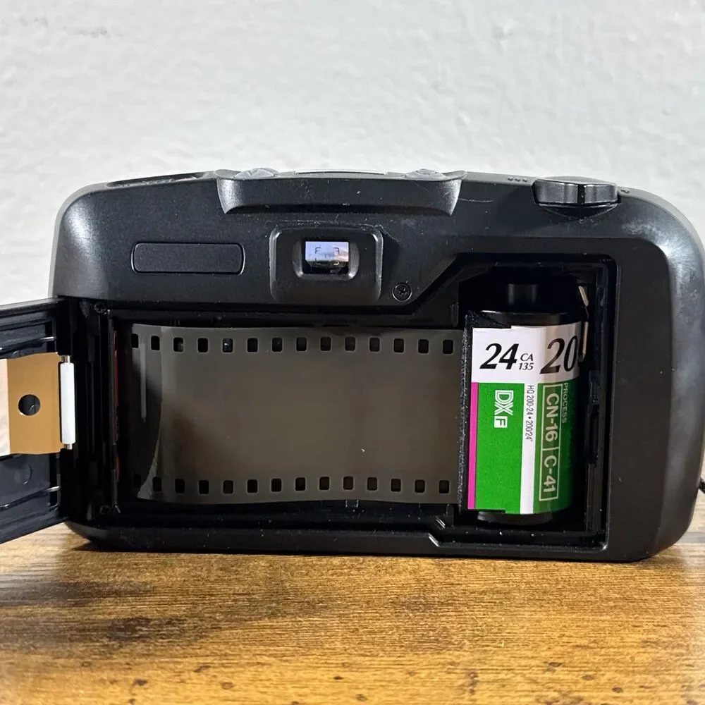 PENTAX ESPIO 738 35mm Film Compact Point and Shoot Camera 38-70mm Zoom UNTESTED